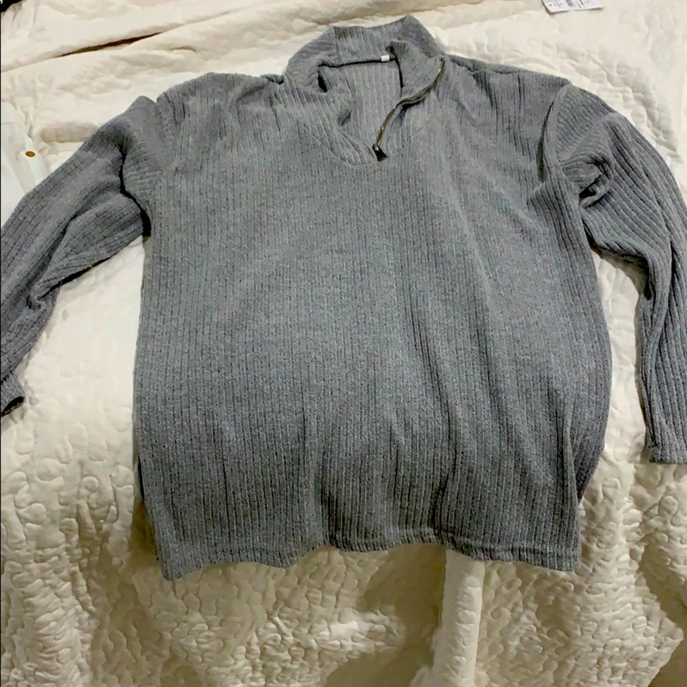 Grey pullover with silver zipper